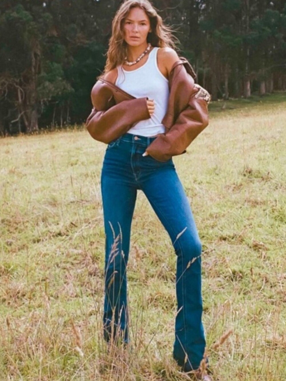 NWOT Mother Size 27 High Waisted Runaway Slim Flare Jeans In Teaming Up Wash - Picture 2 of 10